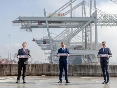 VDL krijgt order voor 77 automatisch geleide voertuigen voor Rotterdamse haven